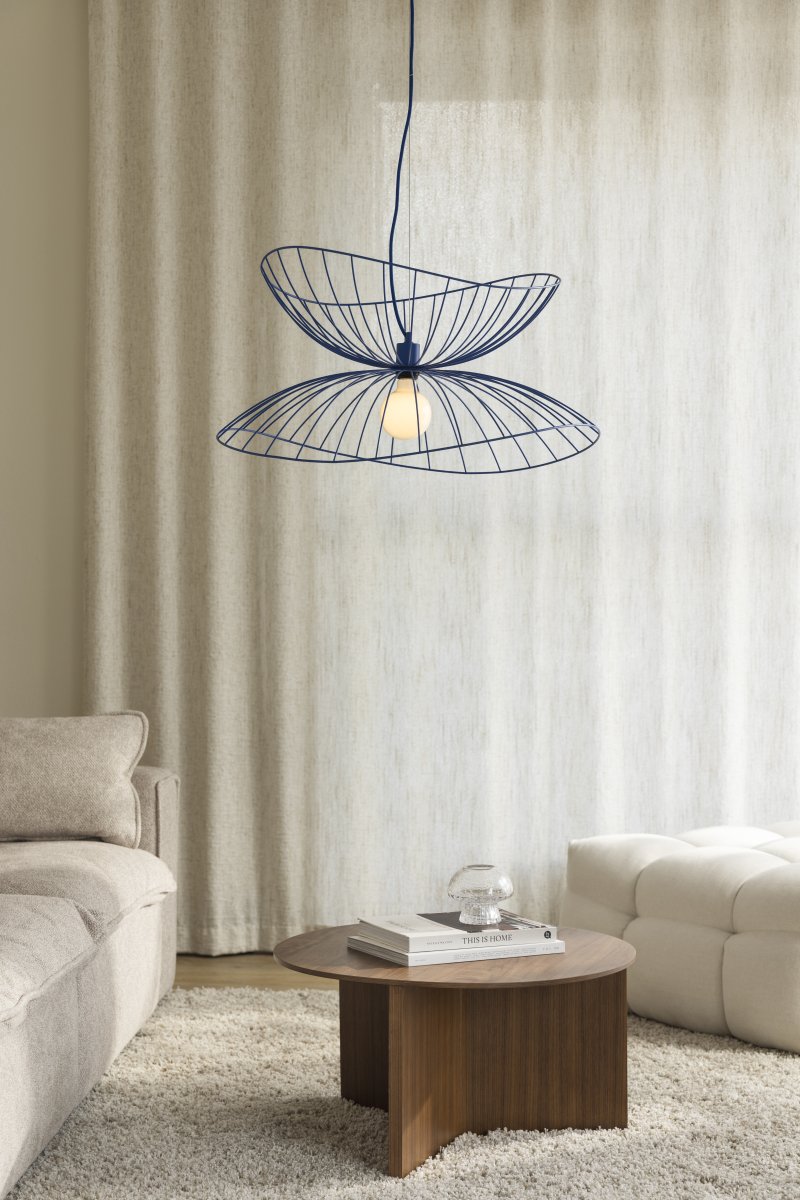 Ray Ø70 Blå Taklampe Fra Globen Lighting - Ray er en metallpendel med en organisk, mykt bølgende form.