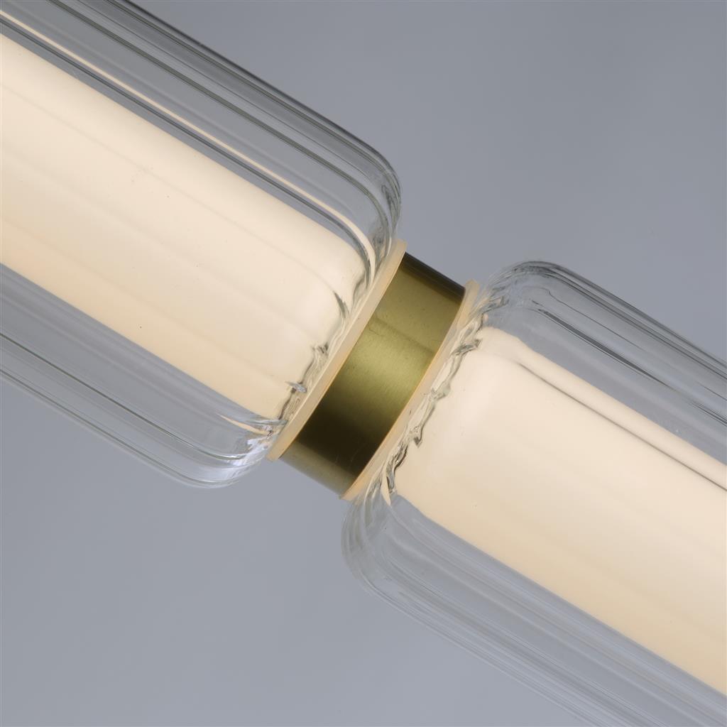 Mod 109cm Messing Taklampe Fra Searchlight - Inne i den lange glassskjermen er det en opal diffuser som gir et mykt, jevnt og blendfritt lys i rommet.