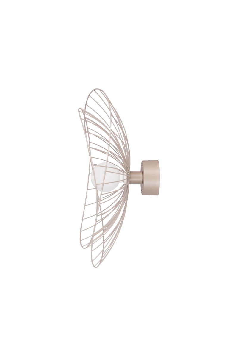 Ray Ø60 Beige vegglampe Fra Globen Lighting - Lampen kan monteres både i taket og på veggen, noe som gjør den fleksibel i bruk.