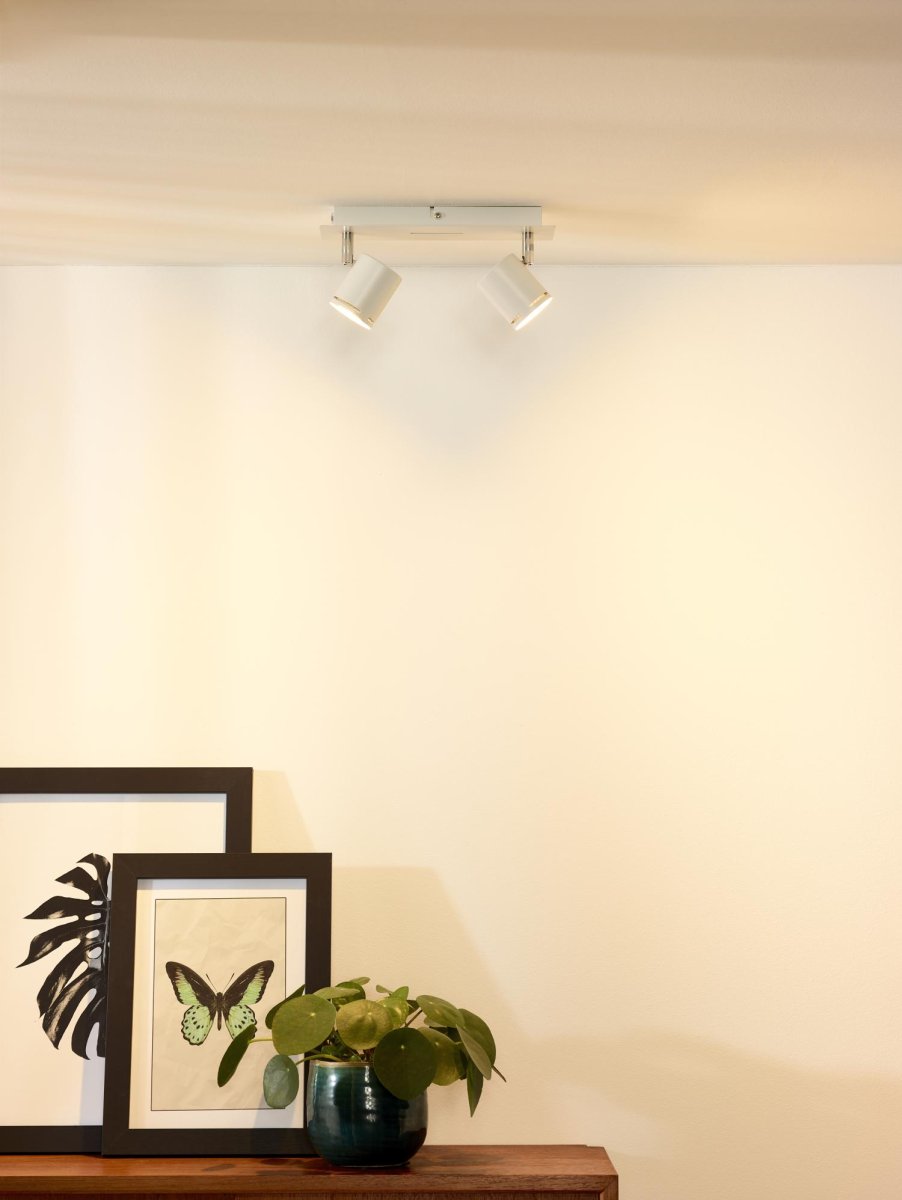 Rilou 2 Hvit spotlight Fra Lucide - Rilou er utstyrt med en 4,5W - varmhvit - 3000 Kelvin - energieffektiv - dimbar - LED-lyskilde.