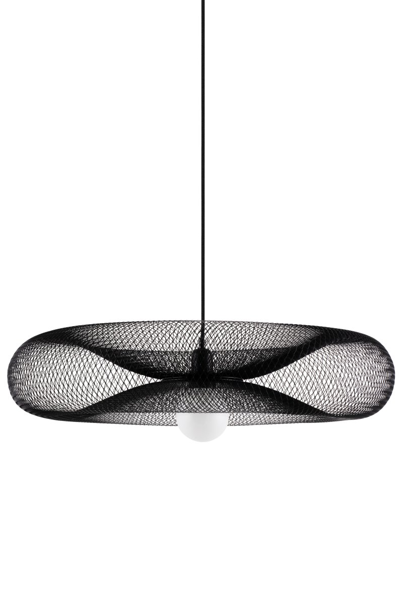 Torus Ø65 Svart Taklampe Fra Globen Lighting - Torus &auml;r en luftig och mjuk pendel tillverkad av galvaniserat svart metalln&auml;t.