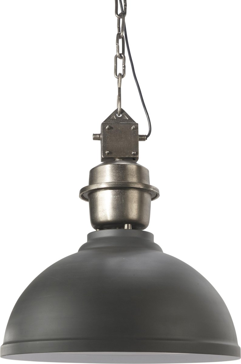Manchester Ø35 Taklampe Fra PR Home - Kombinasjonen av en rå sølvfinish på kjeden og takkoppen sammen med den grå, matte skjermen gir et kraftfullt og stilig uttrykk.