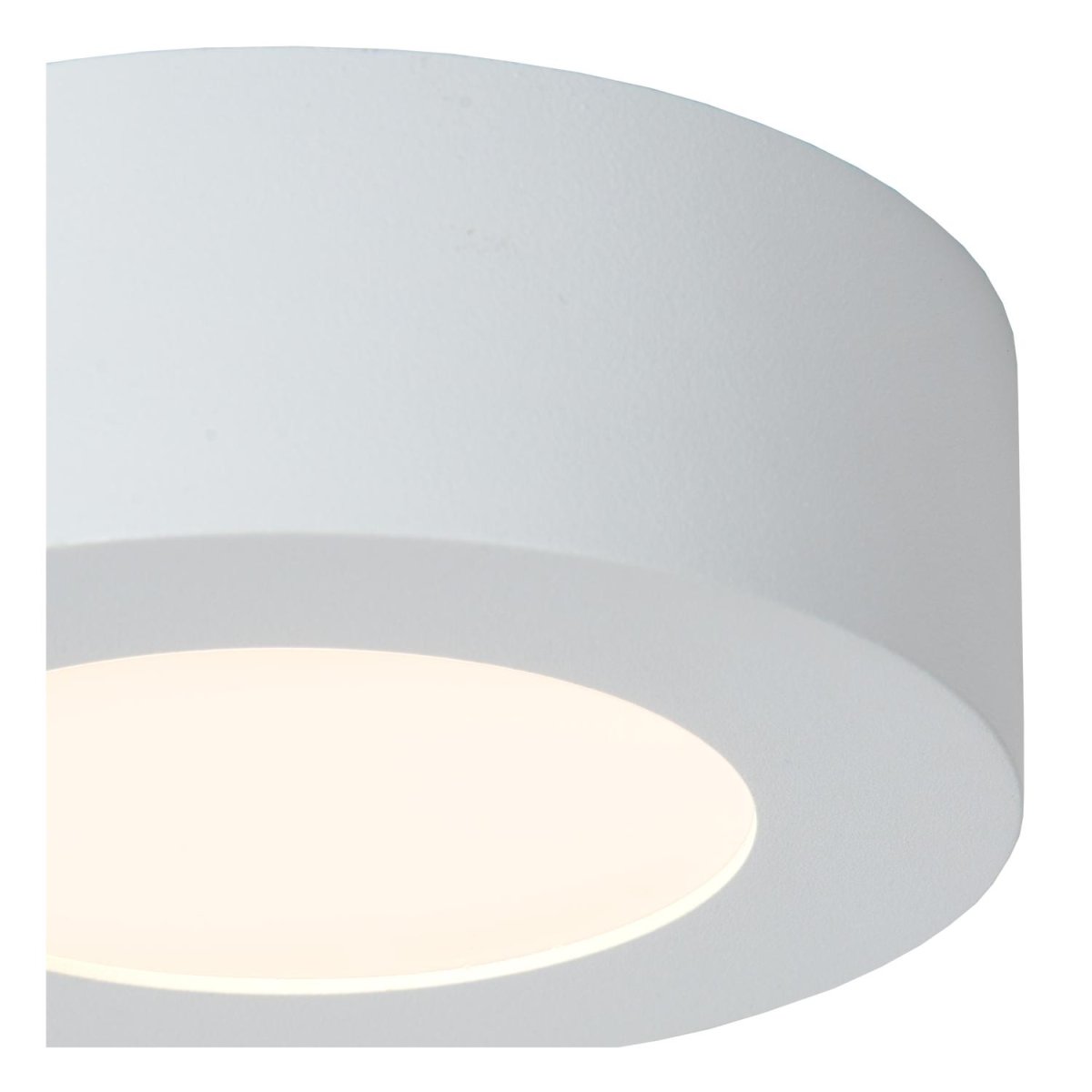 Brice-Led Ø12 Hvit baderomslampe Fra Lucide - Utstyrt med LED-lamper fra den kjente produsenten Epistar, leverer Brice LED en høy lysstyrke og et jevnt, varmhvitt lys.