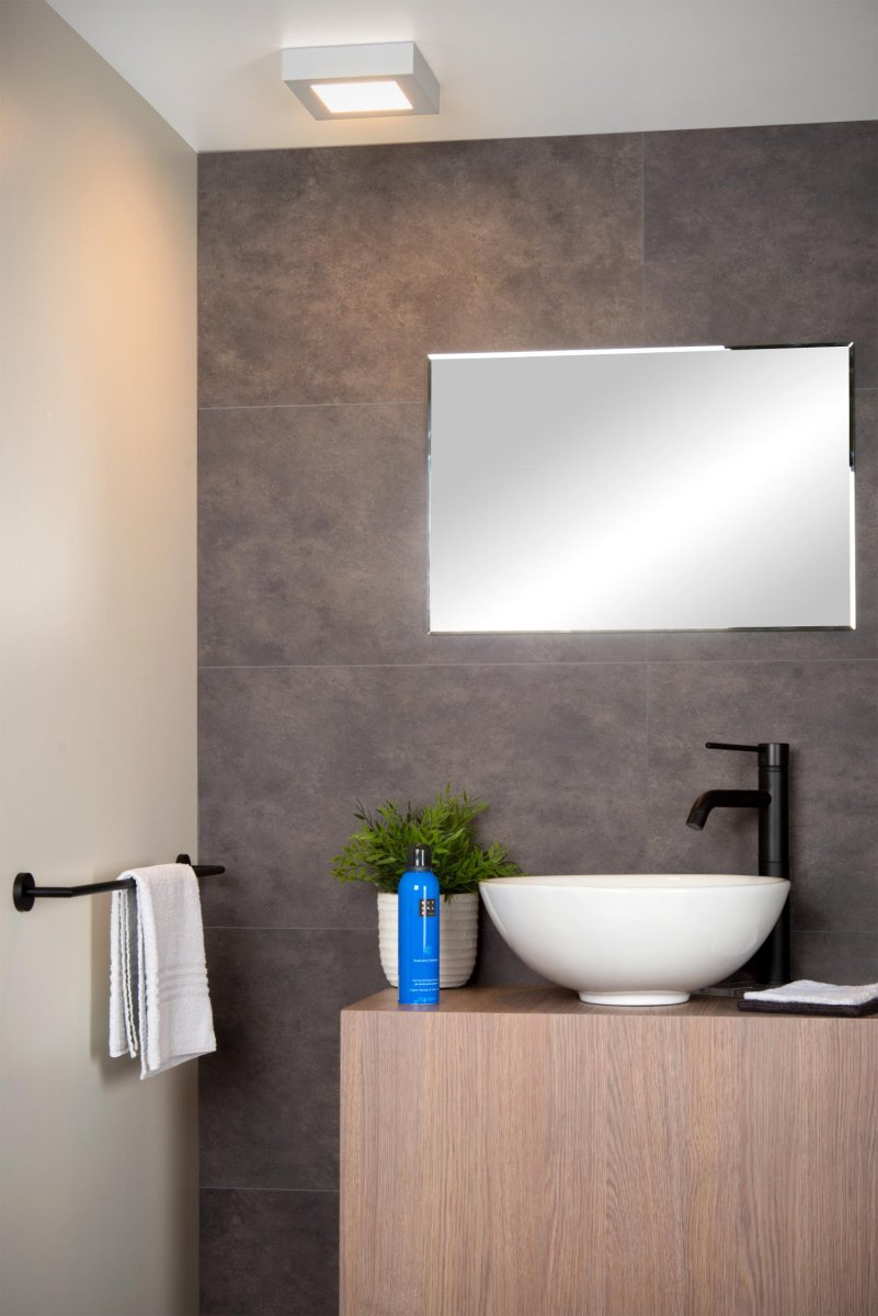 Brice-Led 16cm Hvit baderomslampe Fra Lucide - Leter du etter en taklampe av høy kvalitet med den nyeste LED-teknologien og et tidløst design?