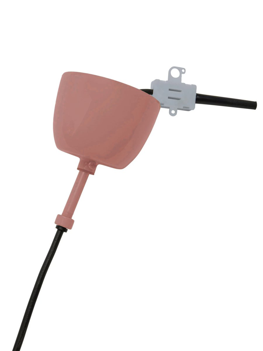 Wells Ø45 Mørk rosa Taklampe Fra PR Home - Wells taklampe i metall gir hjemmet ditt en frisk og romantisk f&oslash;lelse.