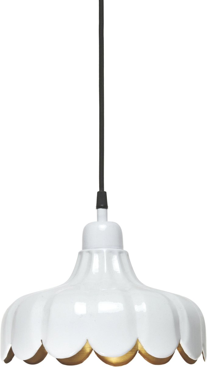 Wells Ø24 Hvit vinduslampe Fra PR Home - Vi har latt oss inspirere av en blomst og laget denne serien i flere modeller og farger.
