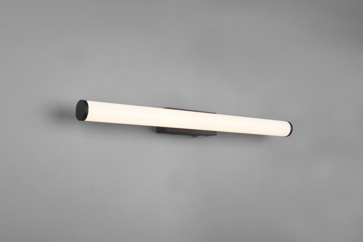 Mattimo 60cm Svart baderomslampe Fra Trio Lighting - Den kombinerer matt svart metall og hvit plast for et harmonisk utseende og kan styres med en veggbryter eller den integrerte bryteren.