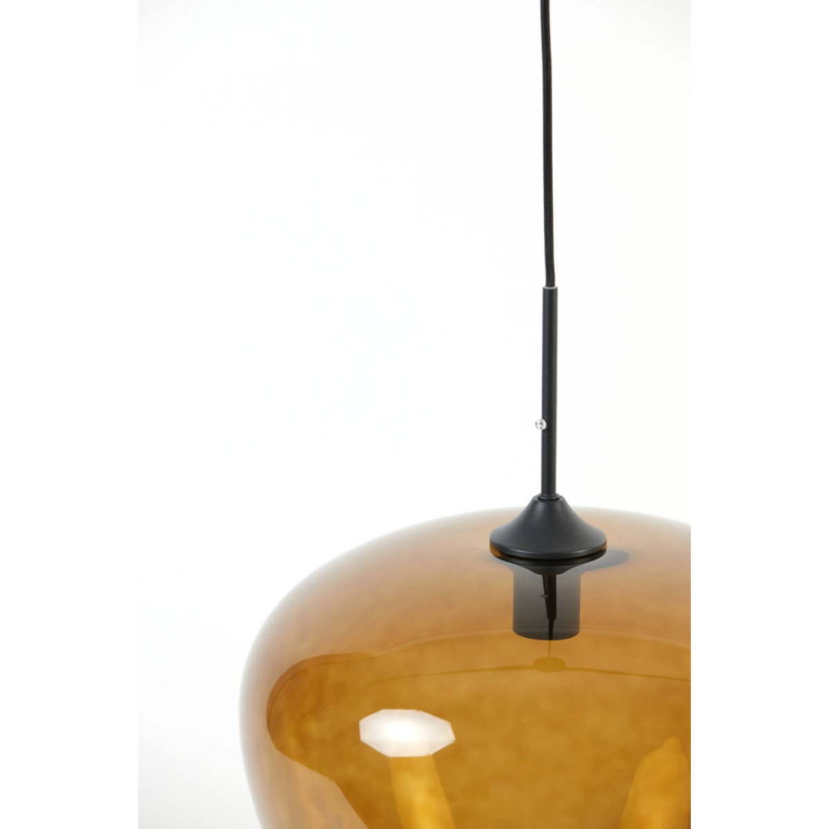 Mayson Ø40 Brun Taklampe Fra Light & Living - Mayson er en elegant og stilig pendellampe med en skjerm i brunfarget glass, som gir et mykt og behagelig lys.