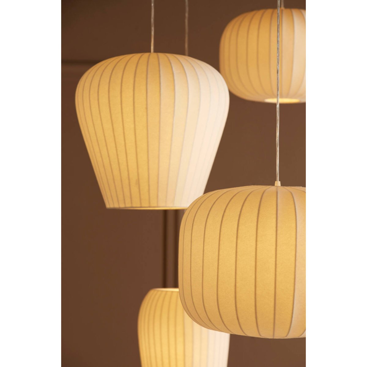 Xela Ø38 Hvit Taklampe Fra Light & Living - Xela er en dekorativ taklampe i en myk og organisk form, med en hvit finish.