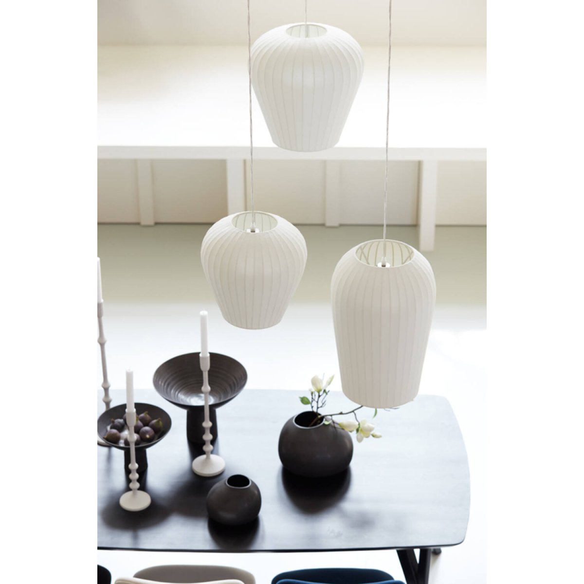 Xela Ø38 Hvit Taklampe Fra Light & Living - Xela er en dekorativ taklampe i en myk og organisk form, med en hvit finish.