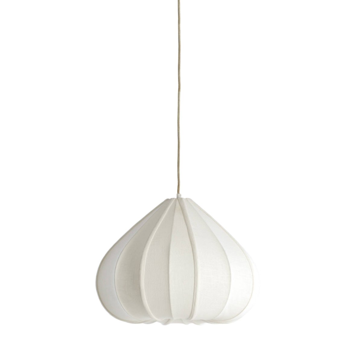 Zubeda Ø50 Kremet hvit Taklampe Fra Light & Living - Zubeda har en myk og elegant form, trukket i kremhvitt stoff som gir en varm og behagelig lysfordeling.