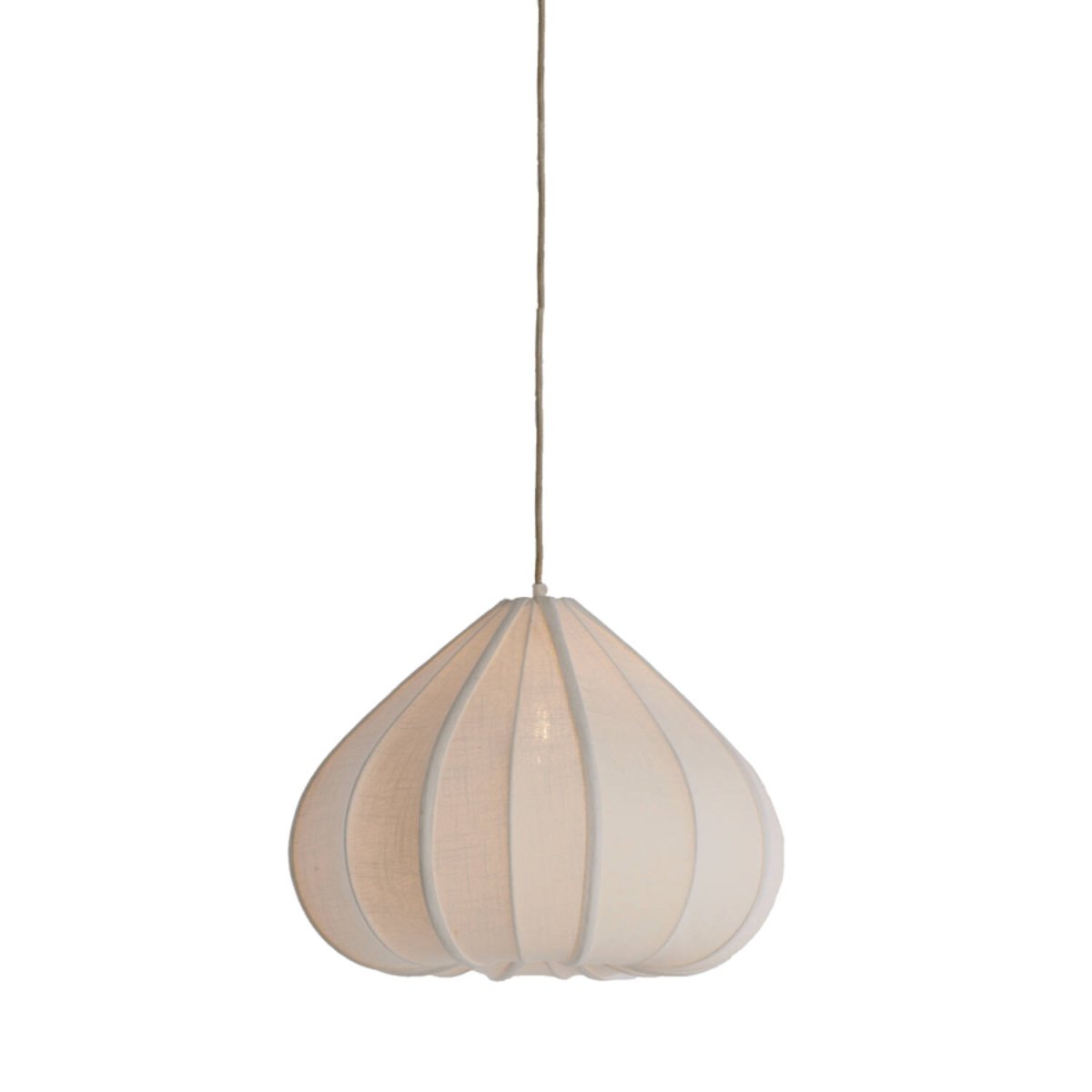 Zubeda Ø50 Kremet hvit Taklampe Fra Light & Living - Zubeda har en myk og elegant form, trukket i kremhvitt stoff som gir en varm og behagelig lysfordeling.