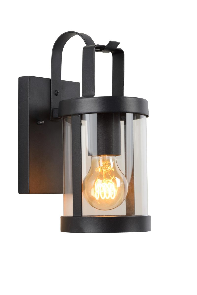 Lindelo Svart utendørslampe Fra Lucide - Vegglampen, kalt Lindel, er din perfekte følgesvenn for å ønske gjester velkommen ved inngangsdøren, eller for å nyte varme sommerkvelder med et behagelig lys.