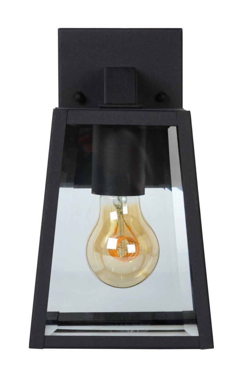 Matslot Svart utendørslampe Fra Lucide - Den rustikke formen og den tydelige referansen til en klassisk lanterne smelter sammen med en moderne finish og et karakteristisk håndverkerpreg.