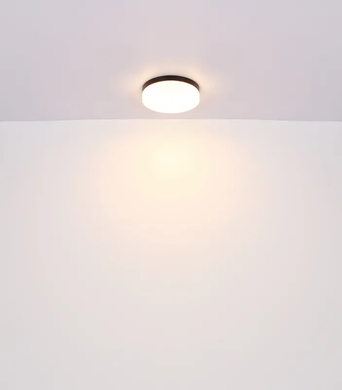 Vranos 30cm Svart Fra Globo Lighting - Lampan &auml;r tillverkad i aluminium och glas, vilket ger ett tidl&ouml;st och sofistikerat uttryck.
