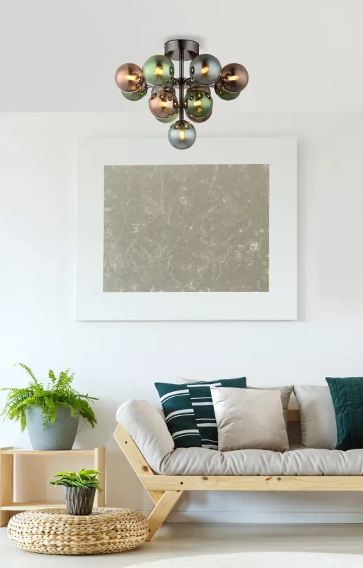 Grappy Ø56 Flerfarget plafond Fra Globo Lighting - Den svarta, kromade metallstommen ger en modern touch, medan lampsk&auml;rmen pryds av en harmonisk blandning av brons-, gr&ouml;na och petrolf&auml;rgade glasklot.