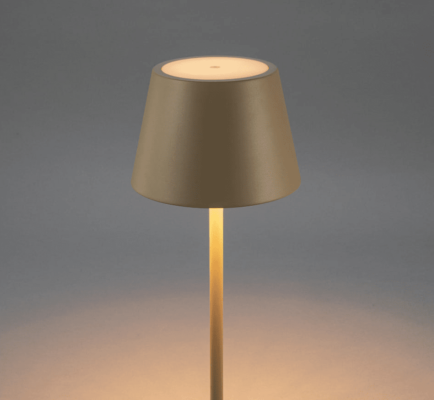 Pomezia 124cm Sand bærbar Fra Konstsmide - Høyden er justerbar mellom 53 og 124 cm, så du kan også bruke den som en høy bordlampe.