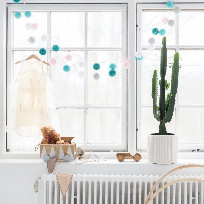 Irislights Spring 20-lights Flerfarget Fra Irislights - Lyslenken er en skikkelig stemningsforsterker og skaper en koselig og hjemmekoselig gl&oslash;d uansett hvor du plasserer den.