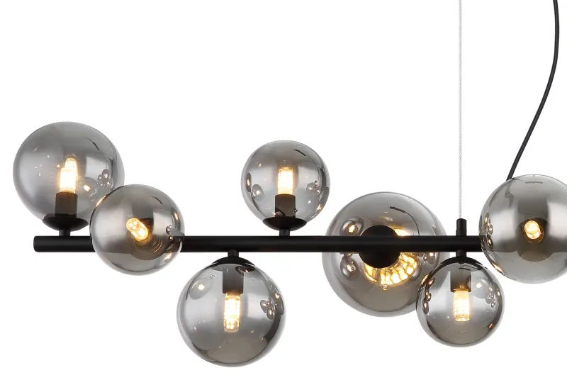 Riha 120cm Røykfarget Taklampe Fra Globo Lighting - Lampan &auml;r av mattsvart metall och ger ditt hem en lyxig och inbjudande atmosf&auml;r.