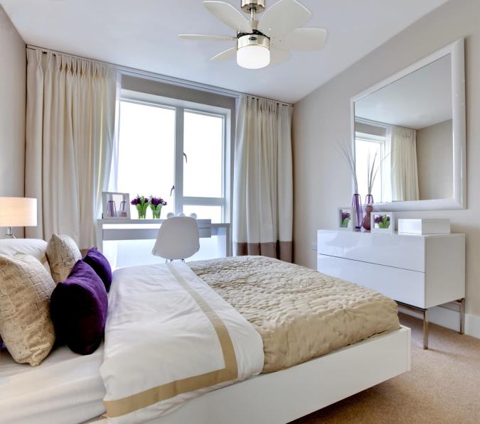 Flora Royale Ø76 Krom Fra Westinghouse - Med en lydløs (44 dB) motor i silisiumstål og tre hastighetsinnstillinger kan du justere komforten etter behov, og reversfunksjonen gjør at den kan brukes både om sommeren for å kjøle og p&aring; om vinteren for å resirkulere varm luft.