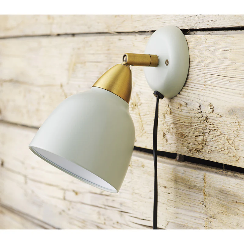 Urban Short Lysegrønn leselampe Fra Superliving - Ideell for soverommet, stuen eller studiet &ndash; Urban Short er en fleksibel og tidl&oslash;s belysningsl&oslash;sning som fremhever stilen i ethvert rom!