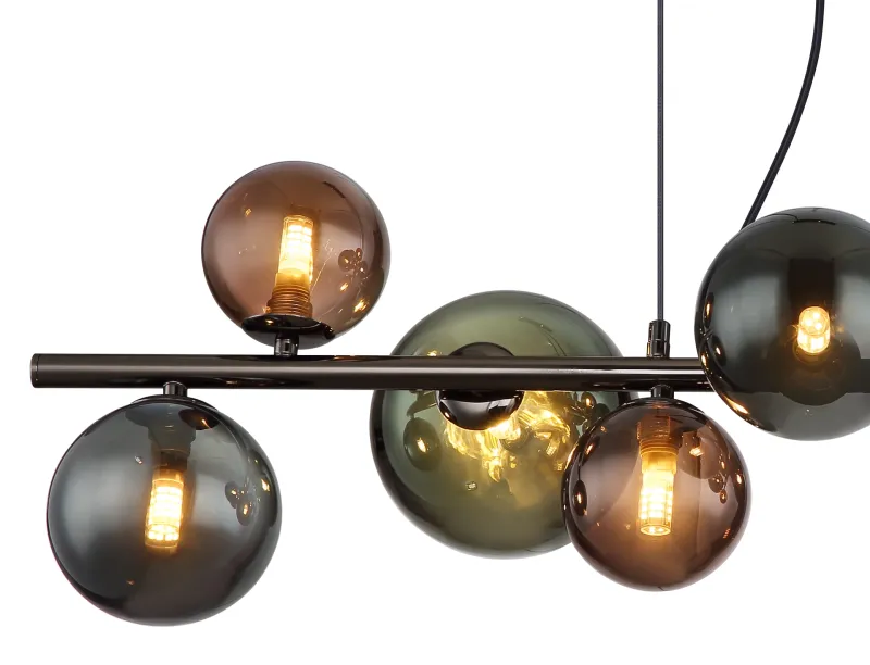 Riha 87cm Flerfarget Taklampe Fra Globo Lighting - Glaskuporna i brons, gr&ouml;nt och petrol ger lampan en unik karakt&auml;r och eleganta f&auml;rginslag som kompletterar modern inredning.