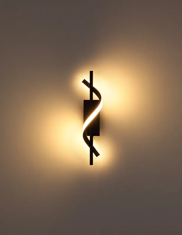 Watkins 47cm Svart vegglampe Fra Globo Lighting - Watkins v&auml;gglampa &auml;r en stilren och modern belysningsl&ouml;sning som skapar en elegant atmosf&auml;r i ditt hem.