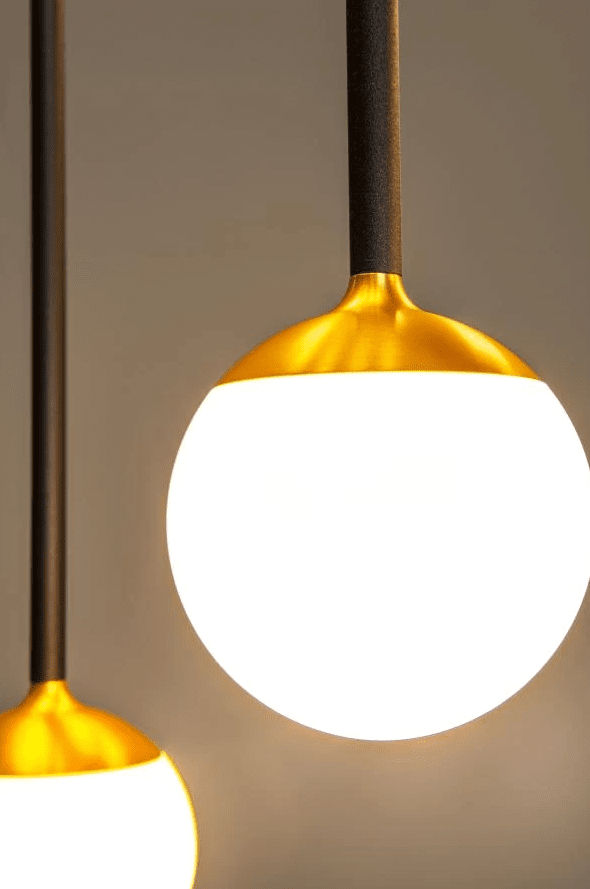 Calina 143cm Svart Taklampe Fra Lucide - Lampen er utstyrt med integrerte dimbare LED-lyskilder som avgir et fint lys – ideelt for å skape en hyggelig og stemningsfull atmosfære i hjemmet.