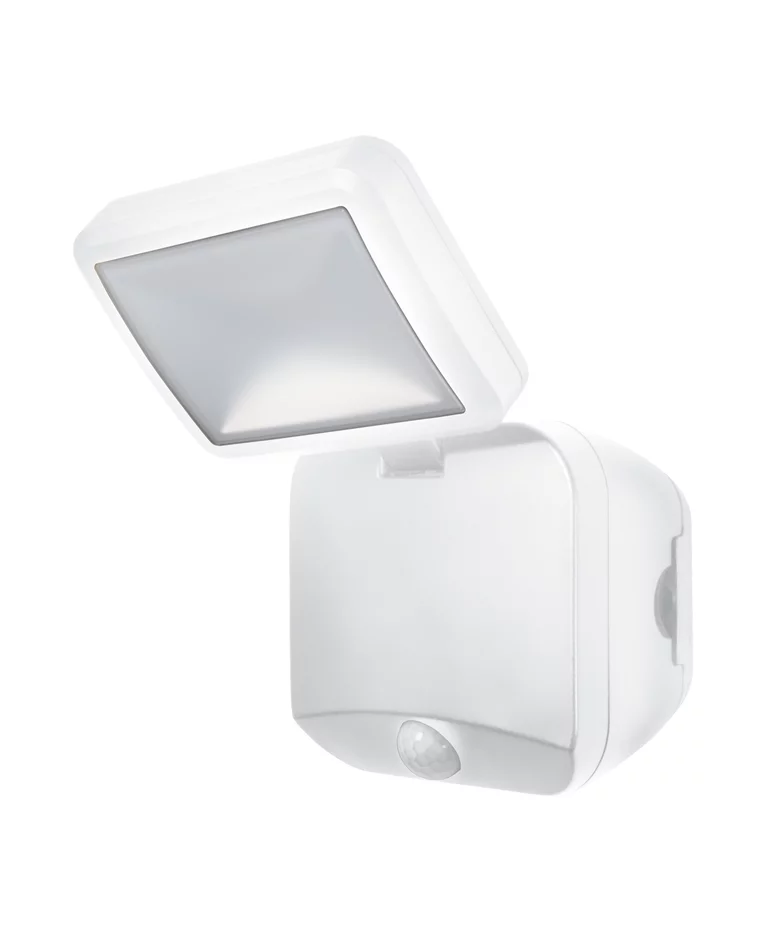Battery LED Spotlight Sensor Hvit utendørslampe Fra Osram - Med en n&oslash;ytral hvit lysfarge p&aring; 4000K og en integrert bevegelses- og lyssensor sl&aring;r lampen seg p&aring; automatisk ved behov.
