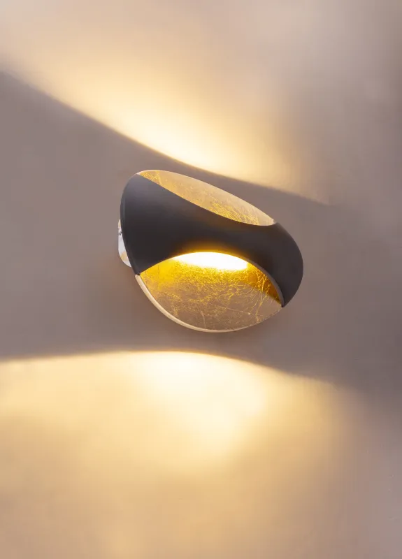 Alexandra 21cm Gull vegglampe Fra Globo Lighting - Den medf&ouml;ljande 6W LED-lampan ger en behaglig belysning med 230 lumen och en varm ljusf&auml;rg p&aring; 3000K.