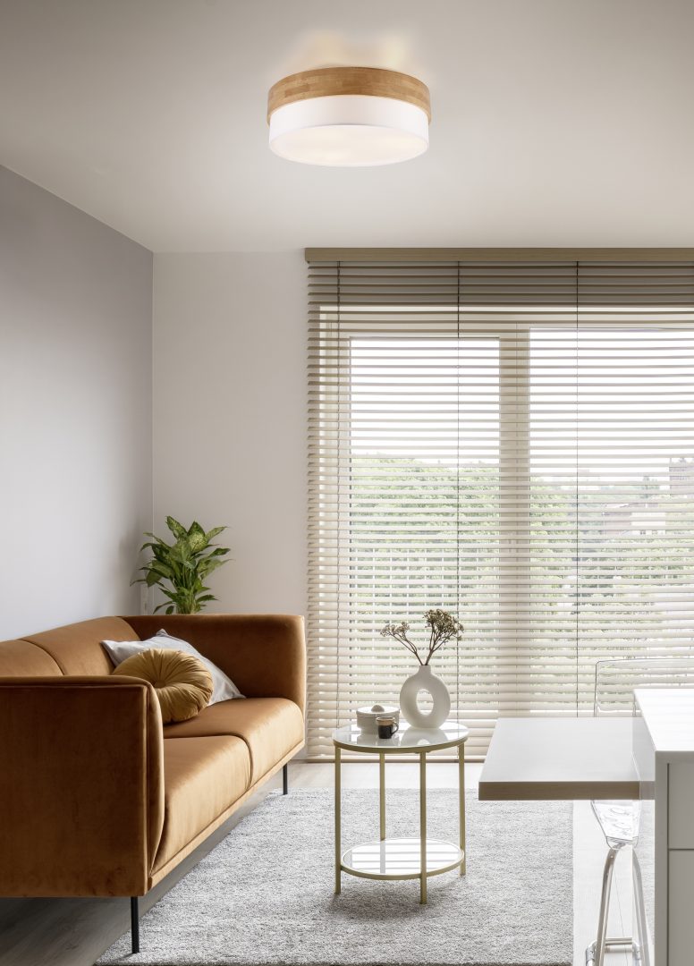Seasons Ø50 Hvit plafond Fra Trio Lighting - Seasons taklampe kombinerer enkle former med naturlige materialer og skaper en harmonisk og innbydende atmosf&aelig;re.