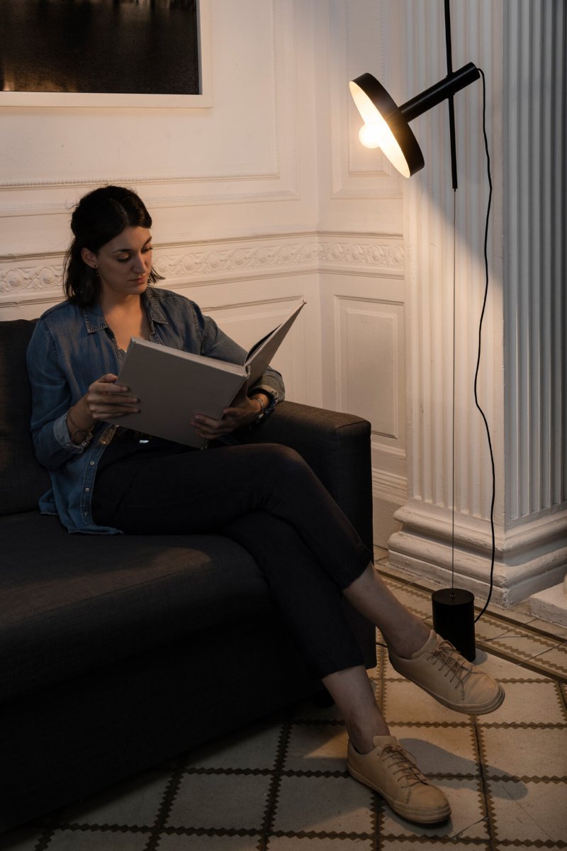 Whizz 120cm Svart Taklampe Fra Faro Barcelona - Whizz er ideell &aring; kombinere med en dekorativ gl&oslash;delampe for &aring; fremheve uttrykket og skape stemningsfull belysning med fokus p&aring; design.
