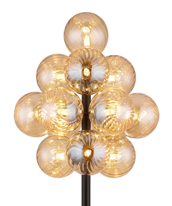 Conor Rav gulvlampe Fra Globo Lighting - Den stilrena kombinationen av metall och glas skapar en sofistikerad och trendig look som passar perfekt i b&aring;de moderna och klassiska interi&ouml;rer.