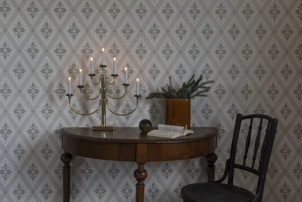 Candelabra 7 Lights Messing Fra Konstsmide - Det klassiske designet med sine syv lys og dekorative detaljer gir et tidl&oslash;st og luksuri&oslash;st preg.
