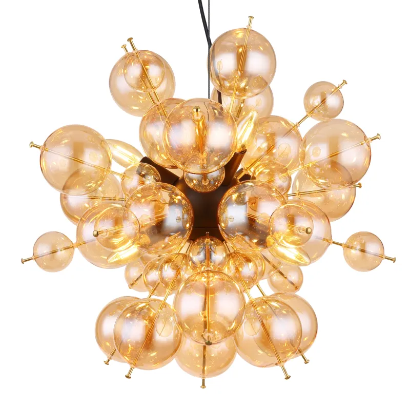 Udo Ø55 Rav Taklampe Fra Globo Lighting - Lampans sk&auml;rm best&aring;r av vackra glasklot i en varm b&auml;rnstensf&auml;rg, vilket skapar en mjuk och inbjudande ljusst&auml;mning med ett bl&auml;ndfritt, harmoniskt sken.