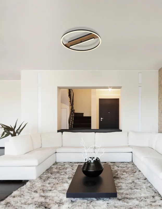 Pikara Ø40 Tre plafond Fra Globo Lighting - Lampan &auml;r tillverkad i metall med tr&auml;effekt, vilket tillf&ouml;r en varm och naturlig k&auml;nsla.