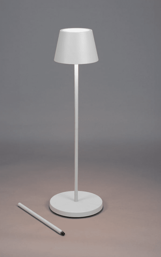 Pomezia 124cm Hvit bærbar Fra Konstsmide - Høyden er justerbar mellom 53 og 124 cm, så du kan også bruke den som en høy bordlampe.