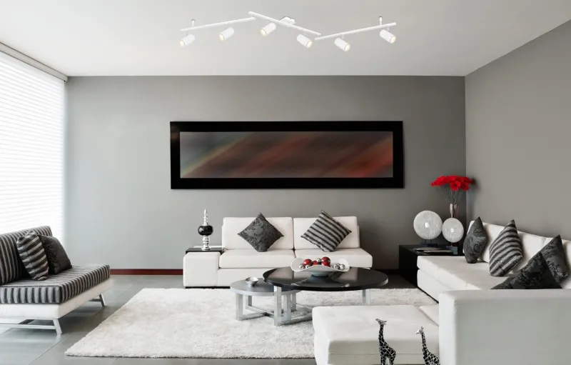 Robby 6 Hvit spotlight Fra Globo Lighting - Den best&aring;r av tre metallst&auml;nger, var och en utrustad med tv&aring; vridbara GU10-socklar med metallfinish.