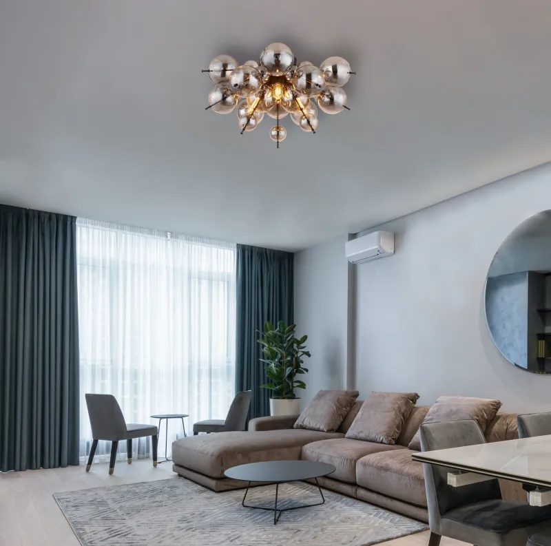 Udo Ø55 Røykfarget plafond Fra Globo Lighting - Perfekt f&ouml;r vardagsrum, sovrum eller matsalar d&auml;r den bidrar till en stilfull och inbjudande milj&ouml;.