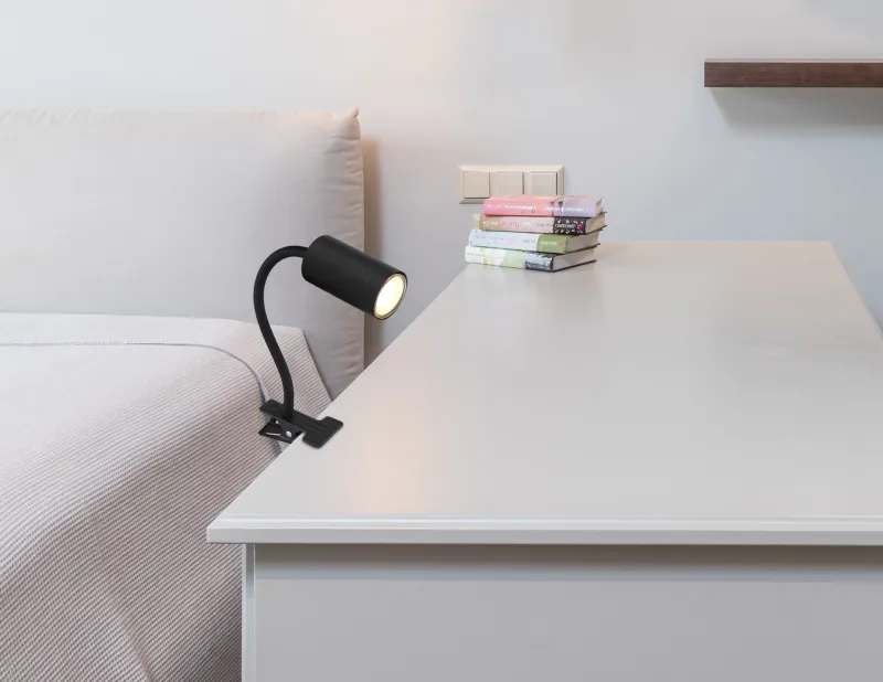 Robby Svart klemmelampe Fra Globo Lighting - Den lilla klassiska kl&auml;mlampan Robby kombinerar stil och funktion med sin design i vit metall.