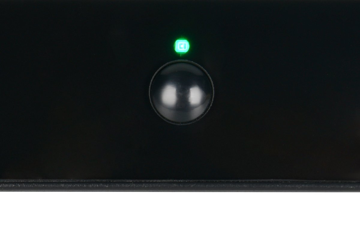 Moura 20cm Svart utendørslampe Fra Trio Lighting - Moura er et kraftig og miljøvennlig utelys med integrert solcellepanel og oppladbare batterier.