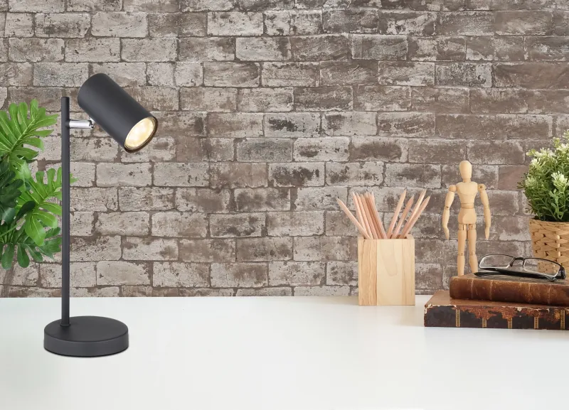 Robby 35cm Svart skrivebordslampe Fra Globo Lighting - Robby &auml;r en praktisk skrivbordslampa som blir ett stilfullt tillskott till ditt hem.