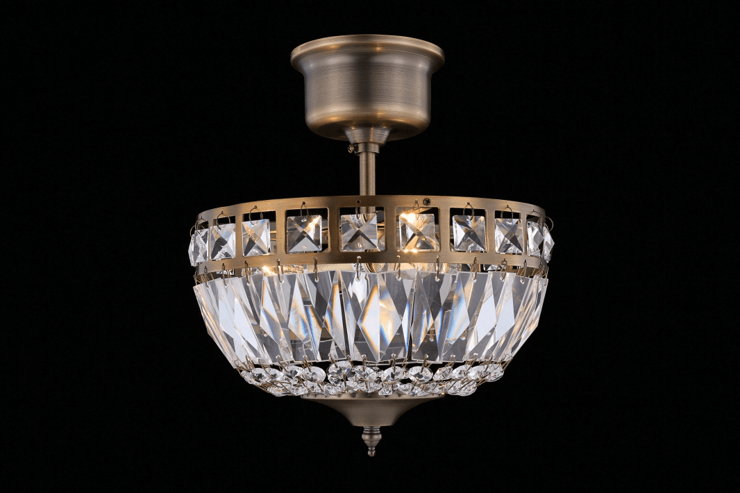 Flores Ø25 Antikk messing krystall Fra Norrsken Design - De h&aring;ndkuttede klasse 1 K9-krystallene gir en spektakul&aelig;r glans og skaper et vakkert lysspill som forvandler ethvert rom til en glitrende oase.