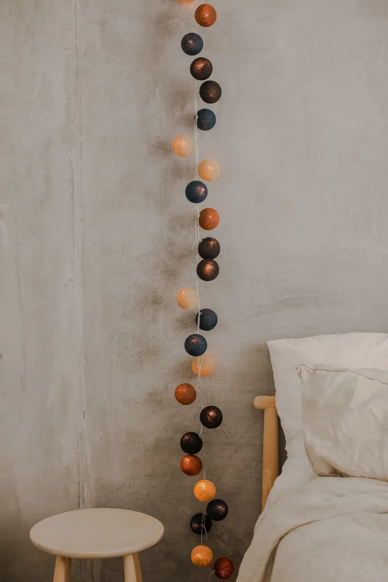 Irislights Hazel 35-lights Flerfarget Fra Irislights - Siden b&aring;de tr&aring;den og fargen er laget for h&aring;nd, er hver kule p&aring; Irislights Hazel unik.