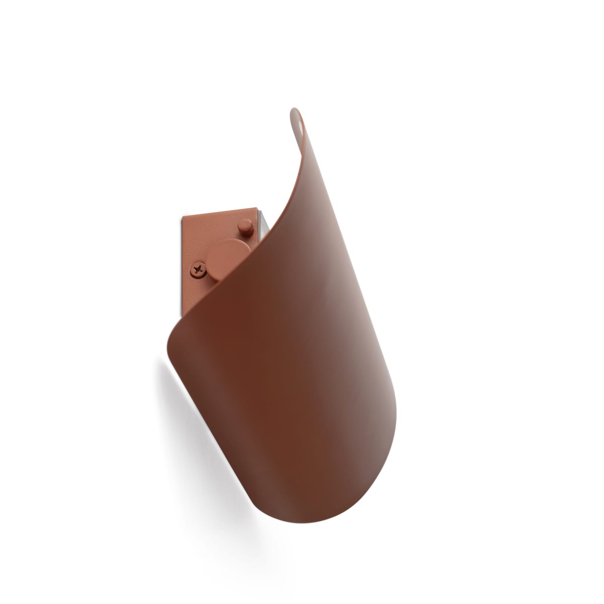 Novo 25cm Terrakotta vegglampe Fra Faro Barcelona - Laget av metall og kan monteres b&aring;de vertikalt og horisontalt &ndash; perfekt for tilpasningsdyktige interi&oslash;rer.