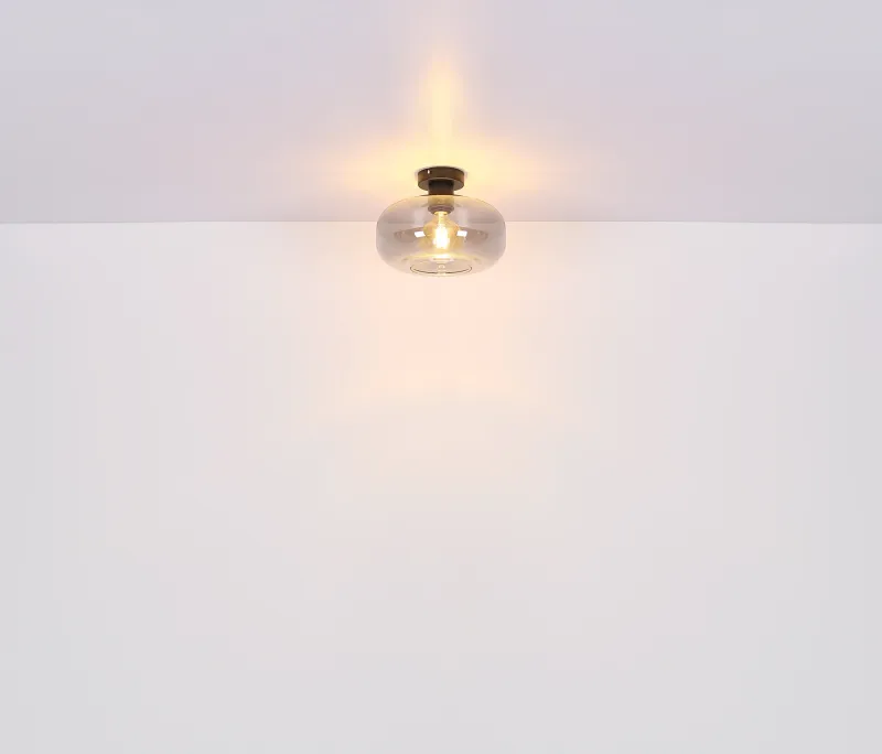 Giuseppe Ø28 Røykfarget plafond Fra Globo Lighting - Lampan &auml;r tillverkad av mattsvart metall och &auml;r smyckad med en vackert formad glaskupa i r&ouml;kf&auml;rgat glas.