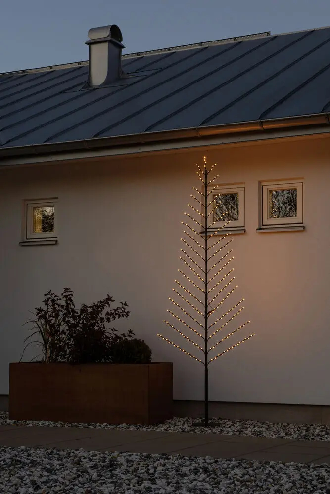 2D Svart Tre 240cm Svart Fra Konstsmide - Utstyrt med 316 frostede gule LED-lys som sprer en varm og myk gl&oslash;d.