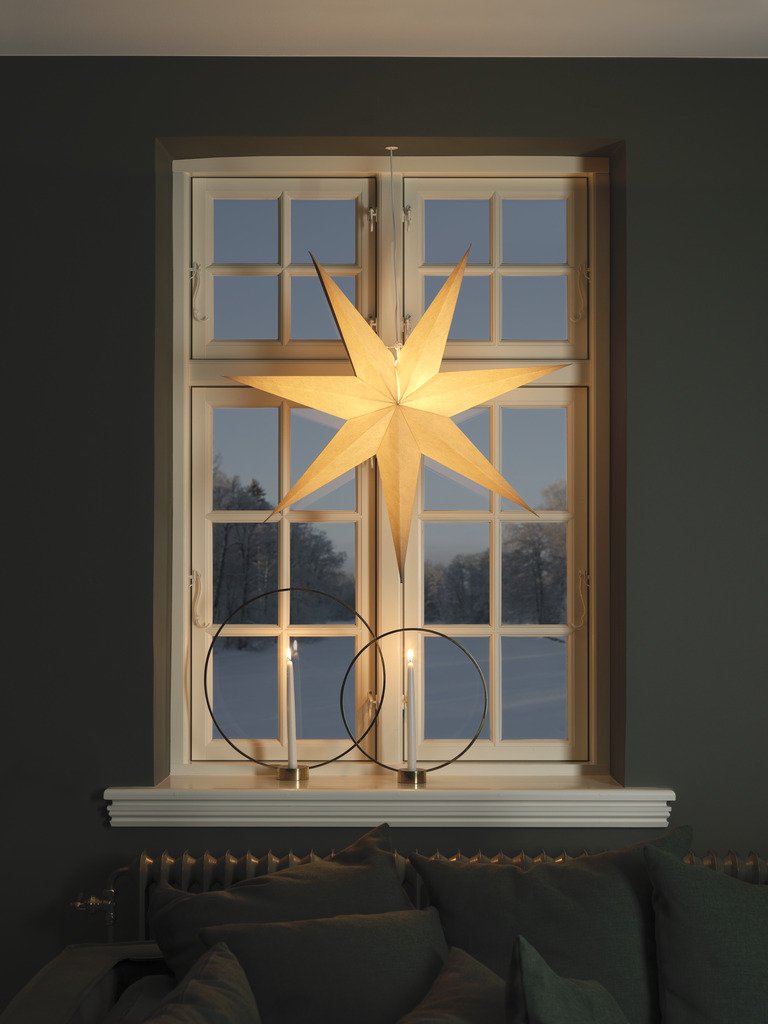 Papirstjerne Ø78 Beige Fra Konstsmide - Perfekt &aring; henge i vinduet eller mot en vakker vegg &ndash; en tidl&oslash;s dekorasjon som forgyller hvert rom med enkel eleganse.