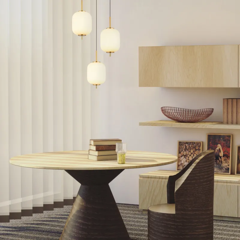 Ewald Ø38 Messing Taklampe Fra Globo Lighting - &nbsp;Lampan &auml;r tillverkad av en exklusiv kombination av m&auml;ssing, mattsvart metall och opalglas, vilket ger en sofistikerad och harmonisk k&auml;nsla.