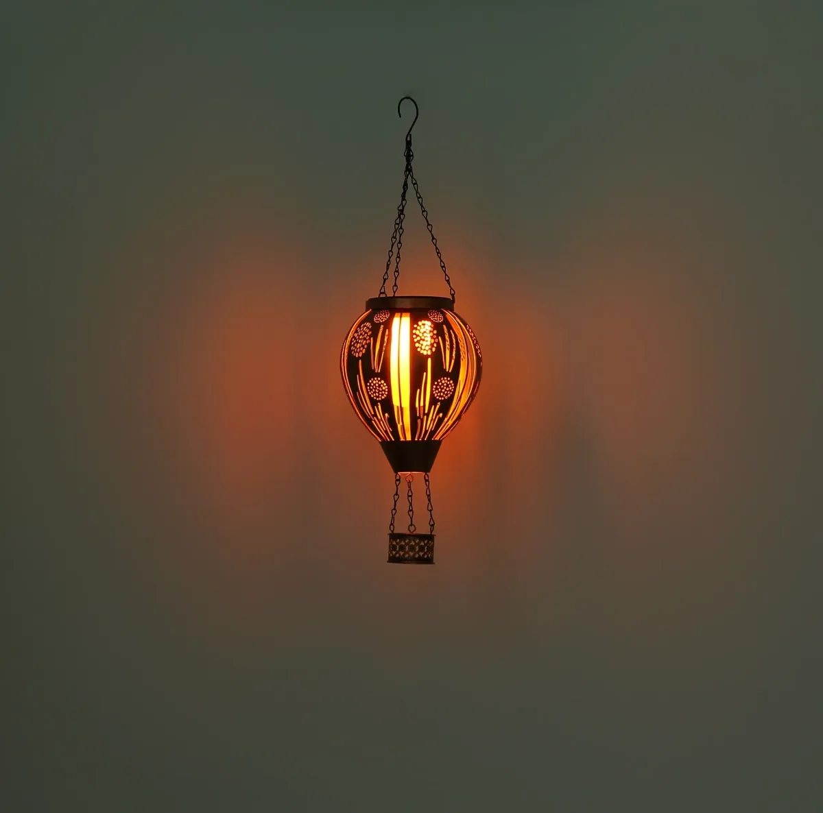 Balloon Kopper solcellelampe Fra Globo Lighting - En unik och st&auml;mningsfull detalj som ger utomhusmilj&ouml;n en lekfull och elegant touch!